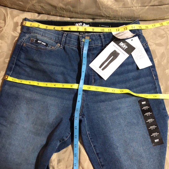 NWT DKNY High Rise  Shaping Skinny Jeans Size 10. - Picture 7 of 10